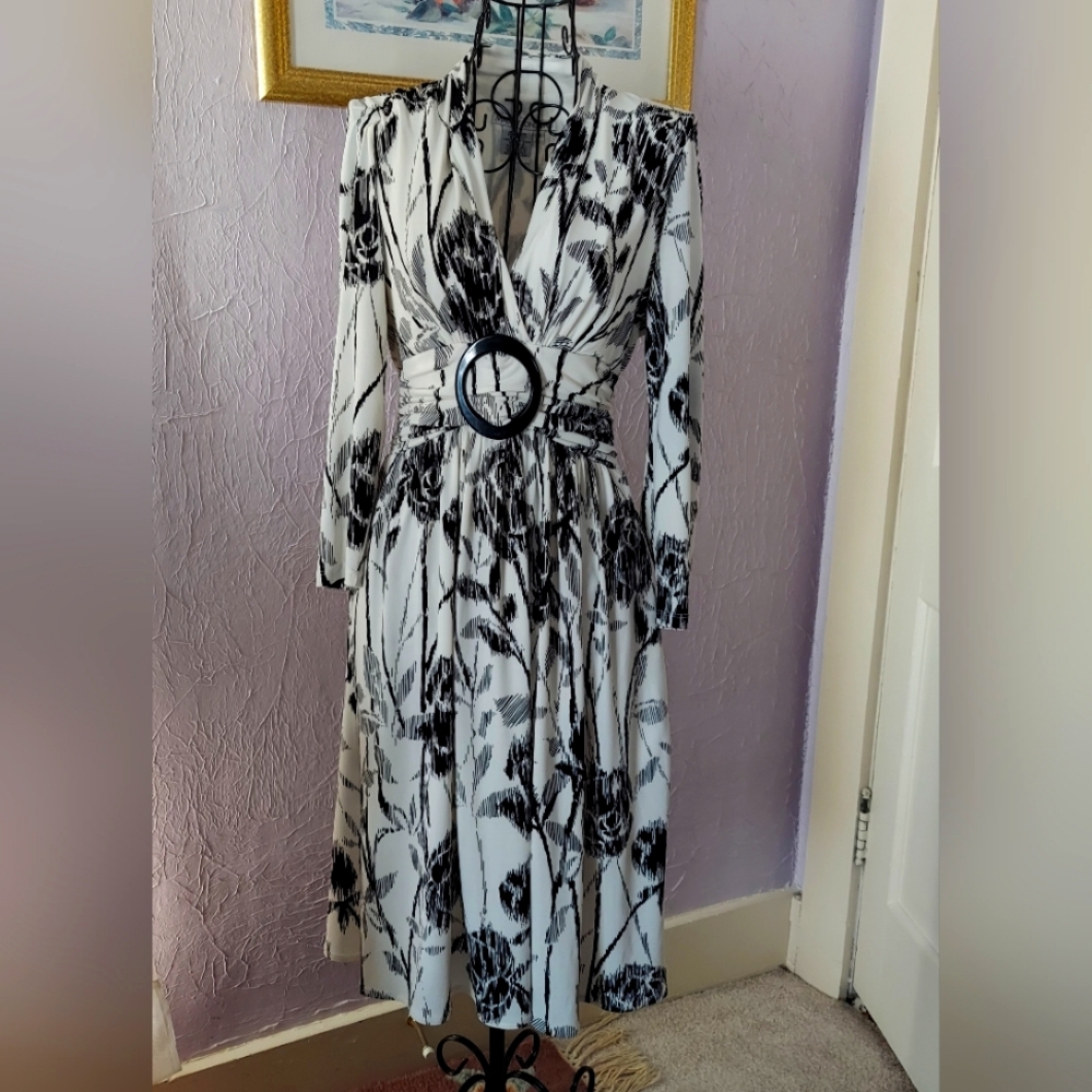 Maggie London Black and White Floral Dress